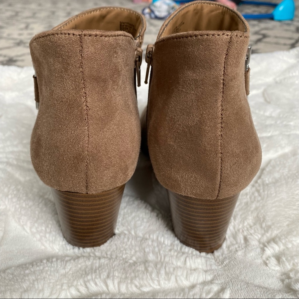 Style & Co. Tan/Cream Heeled Boots Women’s Size 8 - Picture 6 of 11